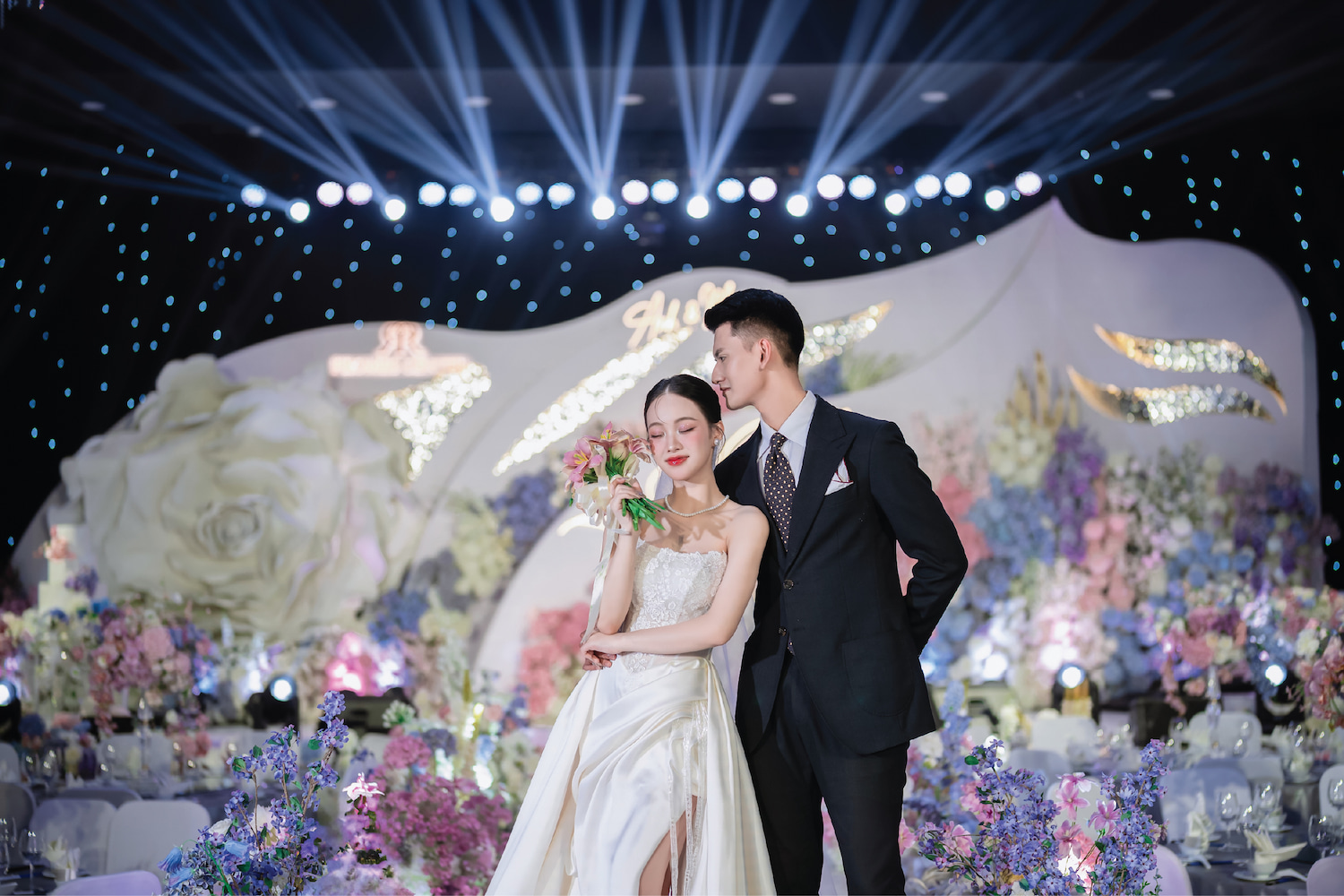 Le-cuoi-lang-man-tai-sanh-tiec-peony-promes-center