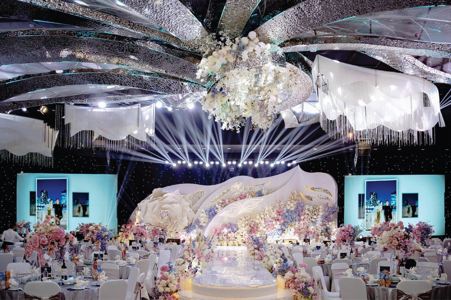 Sanh-tiec-cuoi-peony-promes-center