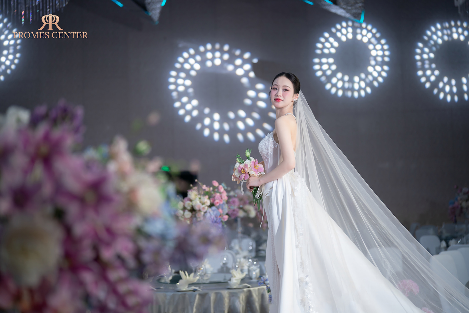 Kinh-nghiem-khi-lua-chon-voan-cuoi-co-dau