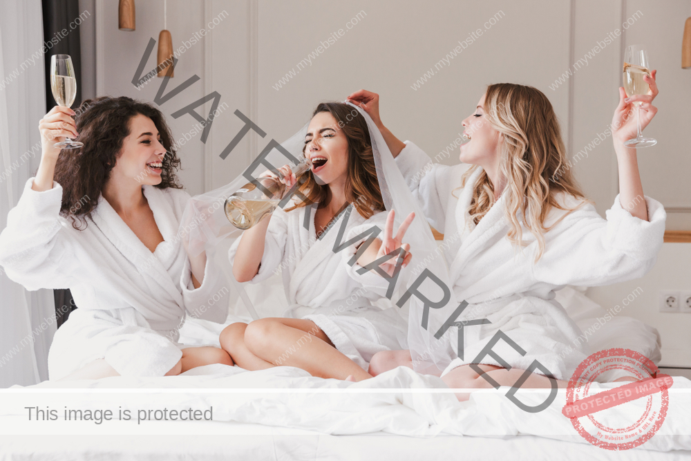 Tổ chức tiệc độc thân là cơ hội để cô dâu cùng hội bạn tâm sự, chia sẻ