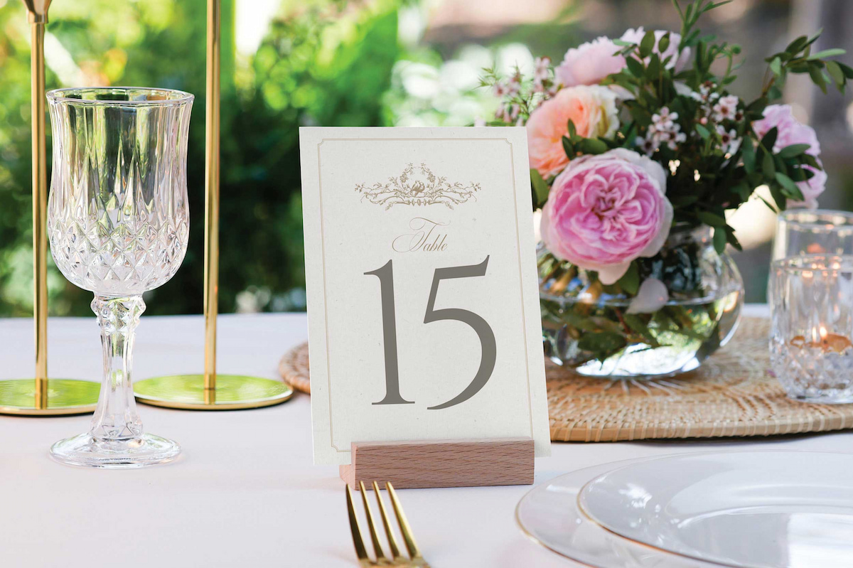 Danh-so-ban-tiec-cuoi-ro-rang