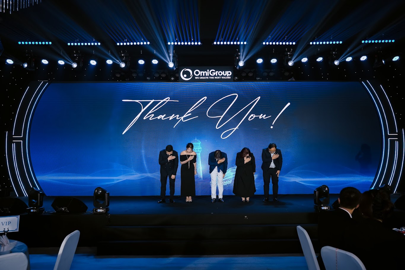 Ban-lanh-dao-gui-loi-tri-an-den-nhung-nguoi-da-luon-dong-hanh-cung-omigroup-suot-14-nam-hinh-thanh-va-phat-trien