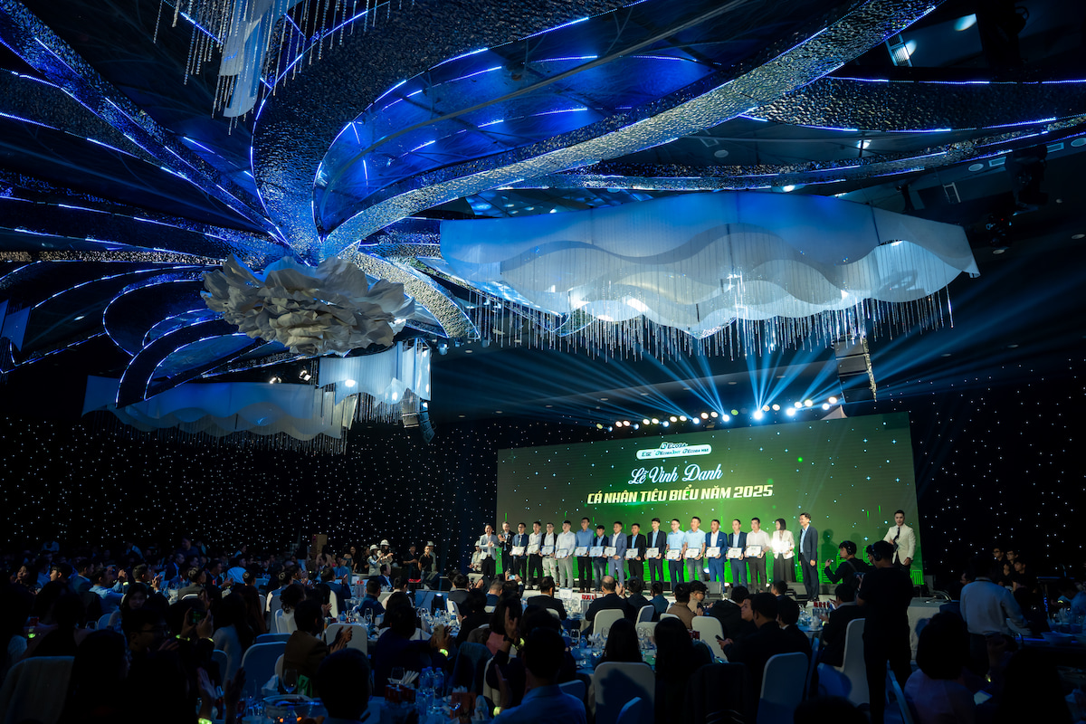 Year-end-party-2025-cua-ecoba-voi-chu-de-hanh-trinh-ruc-ro
