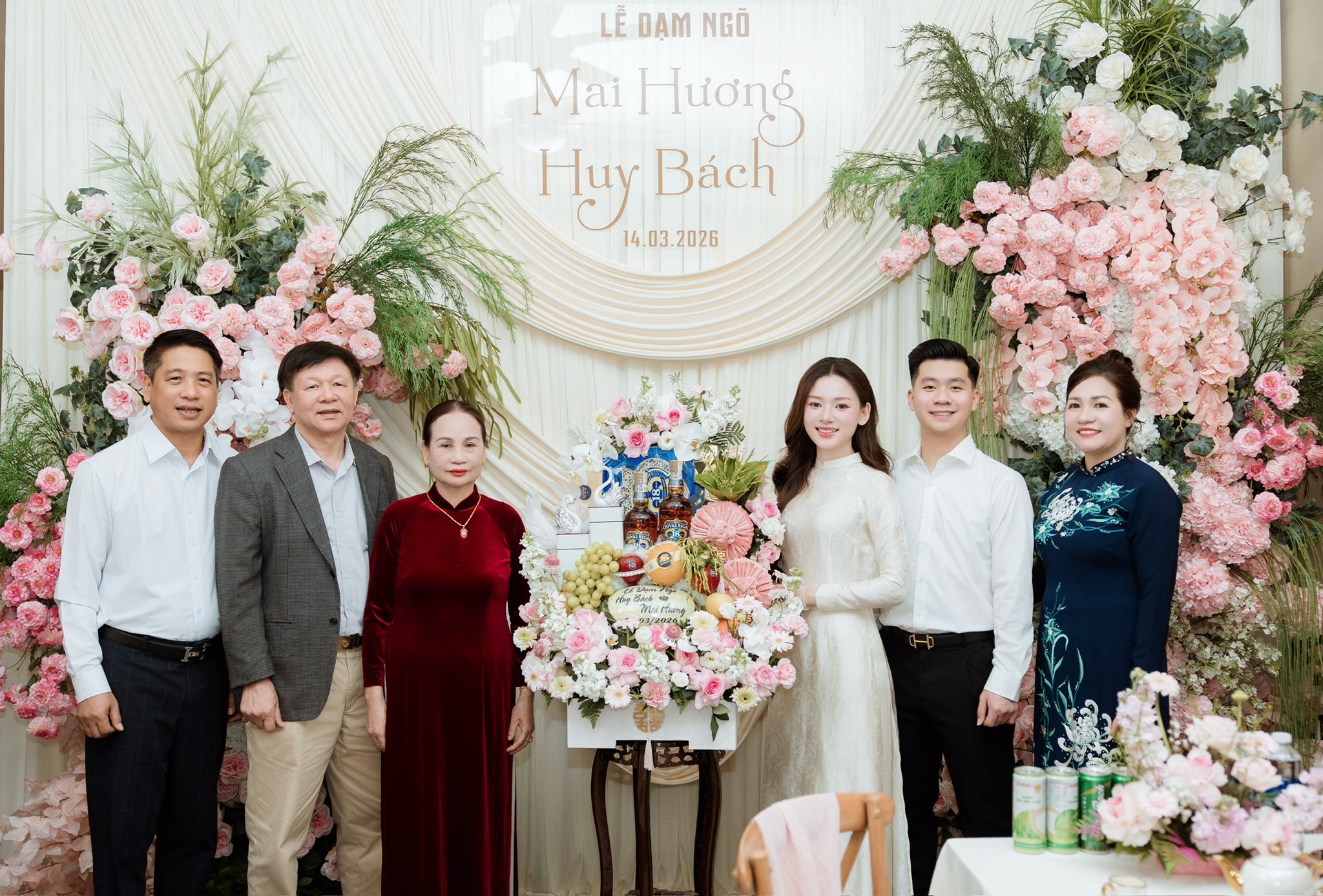 Le-dam-ngo-gom-nhung-gi